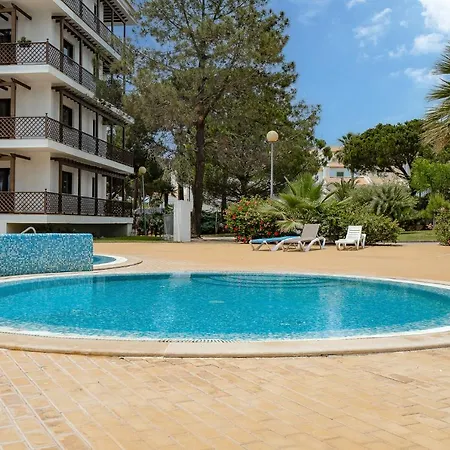 Apartment Elegance W/ Balcony & Pool By Lovelystay